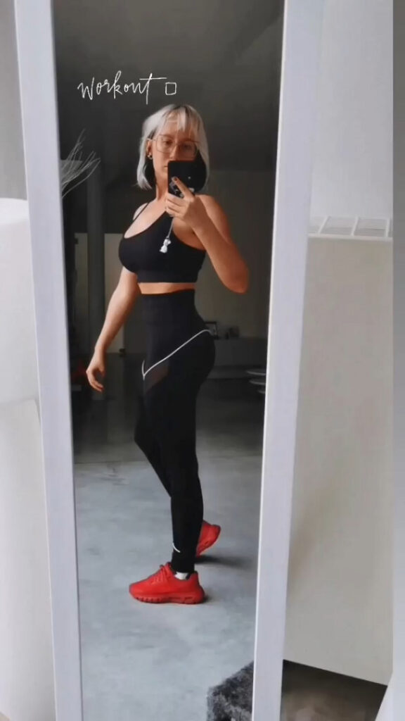 Instagram – Methvespertine aka Tiffany Methuselah – Nude