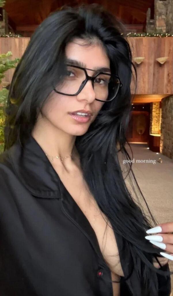 XXX – Mia Khalifa – Nude