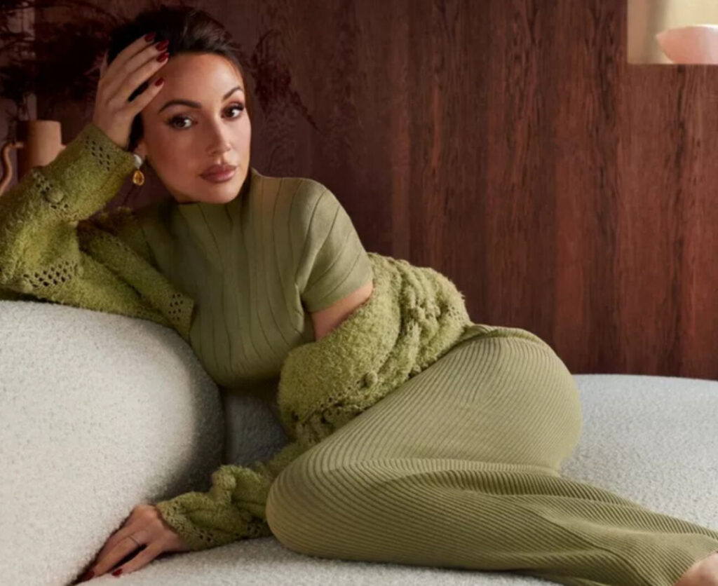 Celeb – Michelle Keegan – Nude