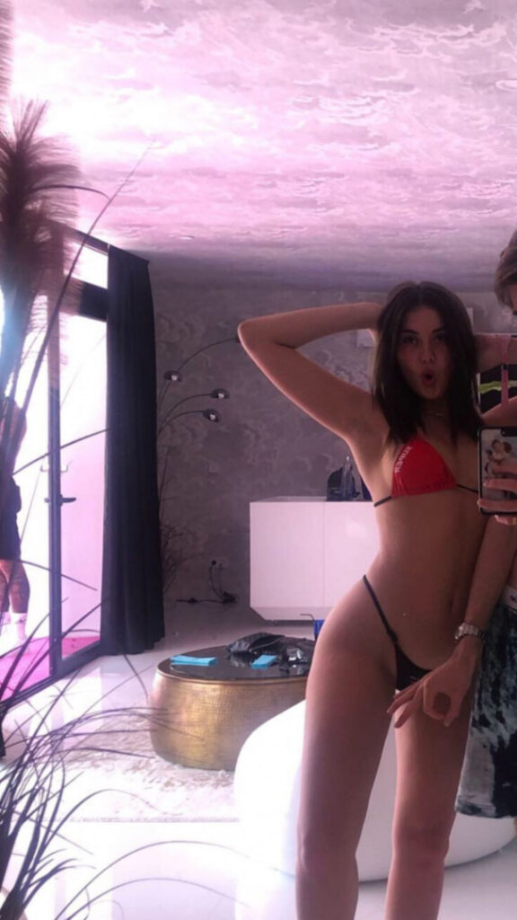 Instagram – Millie Hannah / milliehannahhh – Nude