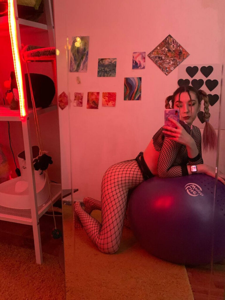 Patreon – Twitch – Boosty – Mirkotiki – Nude