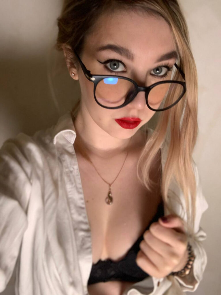 Patreon – Twitch – Boosty – Mirkotiki – Nude