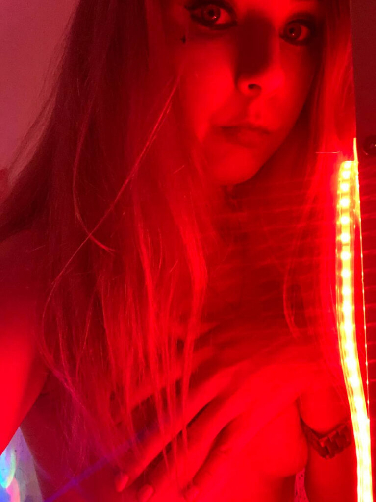 Patreon – Twitch – Boosty – Mirkotiki – Nude