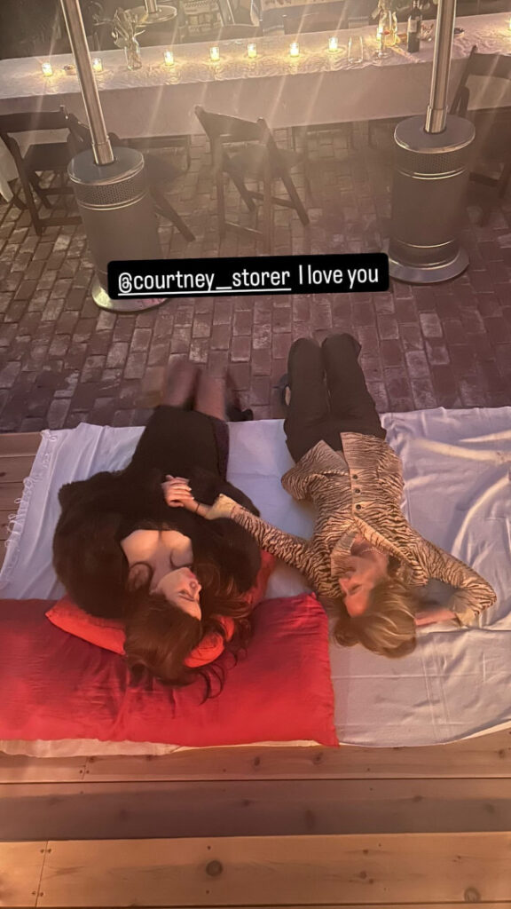 Celeb – Molly Gordon – Nude