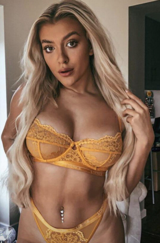 Celeb – Molly Marsh | Best known: Love Island – Nude