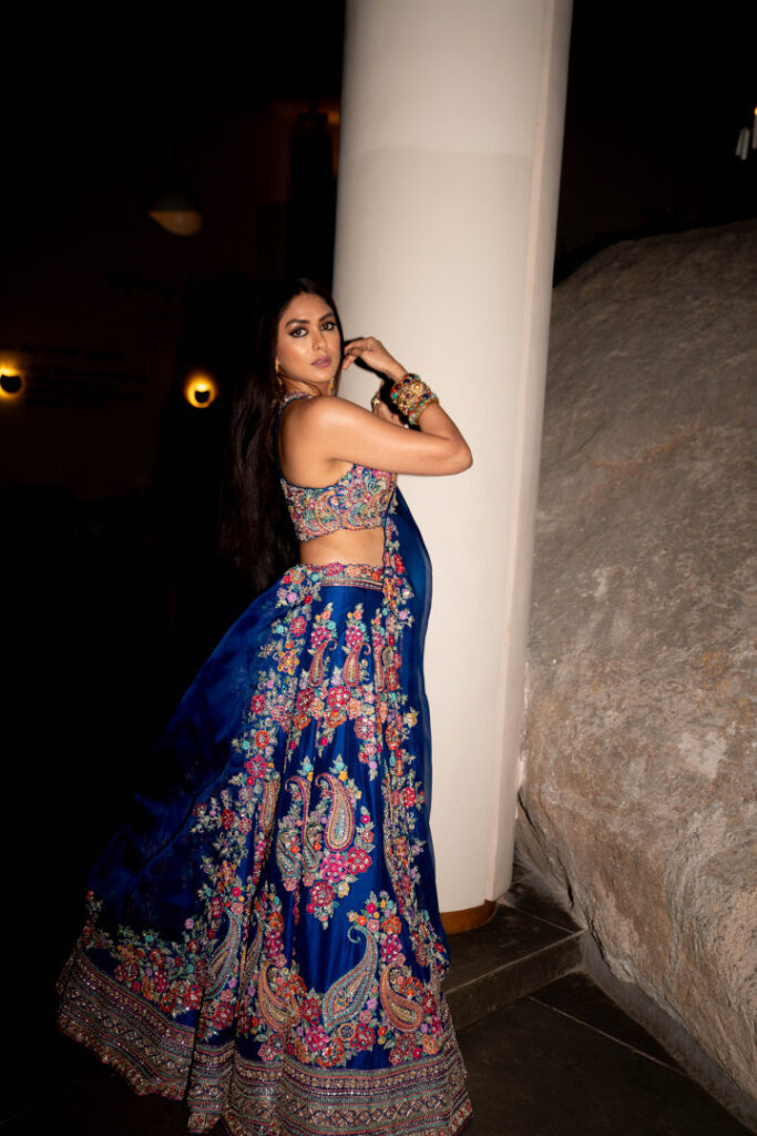 Celeb – Indian – Petite – Mrunal Thakur – Nude