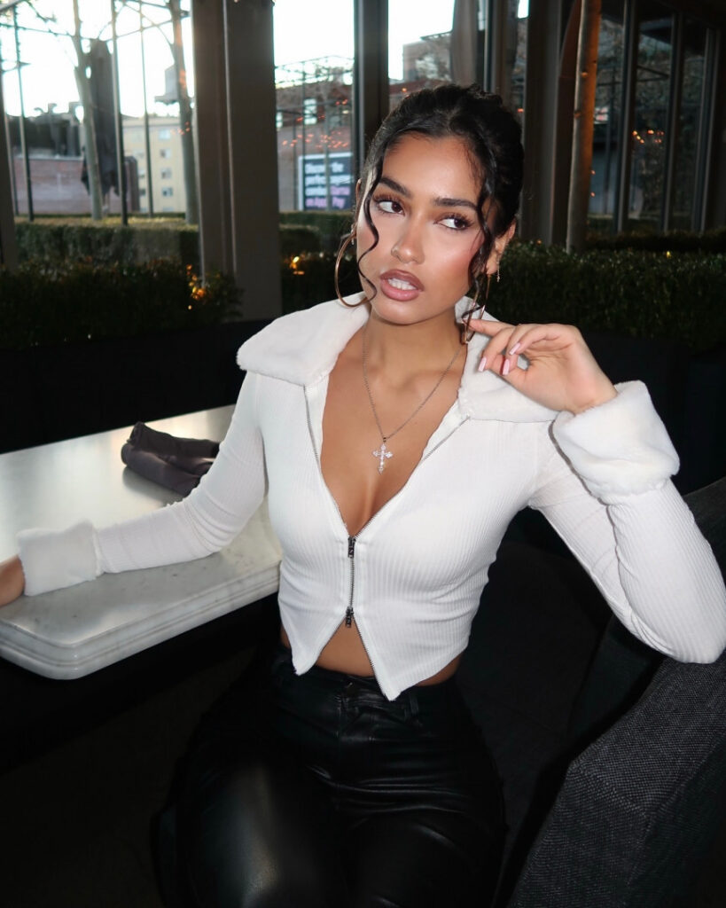 Instagram – Teen – Naaz Torbati – Nude