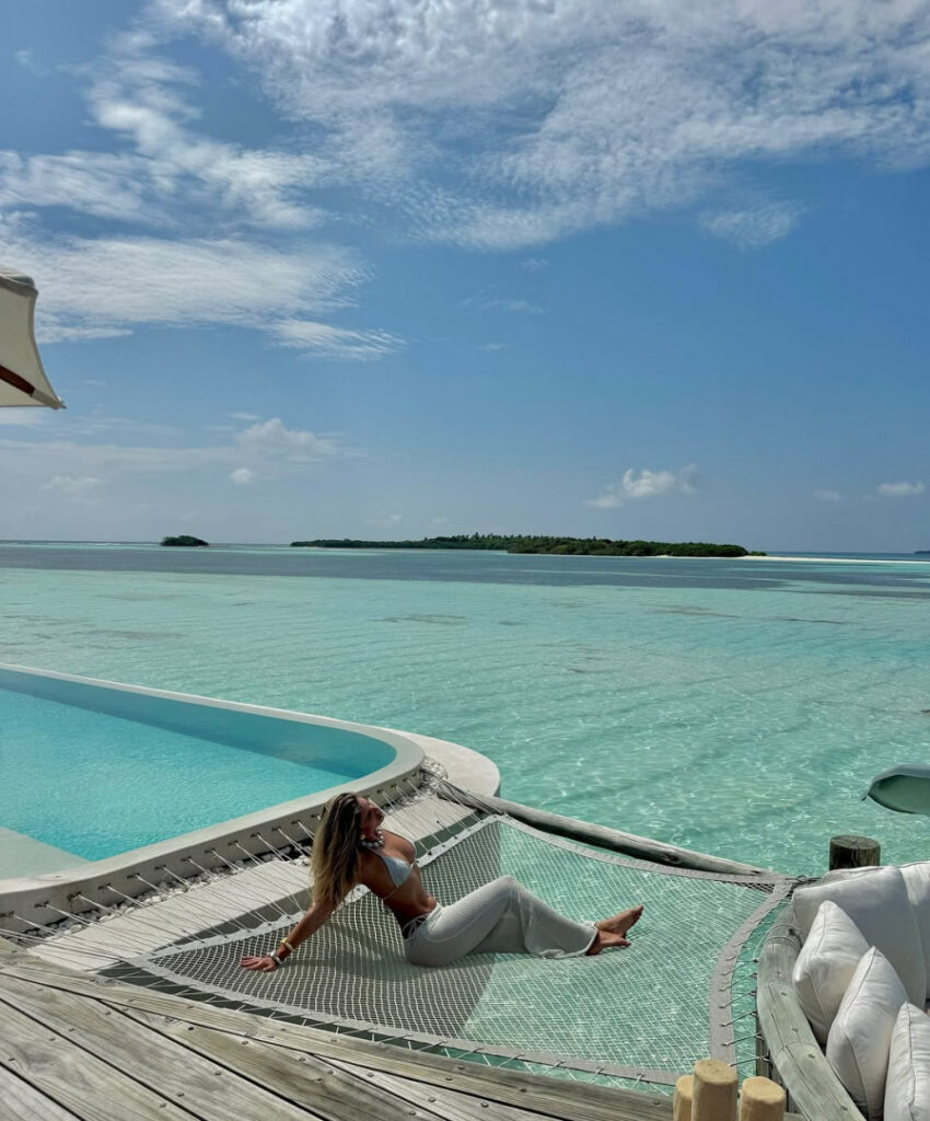 Instagram – Natasha Oakley – Nude