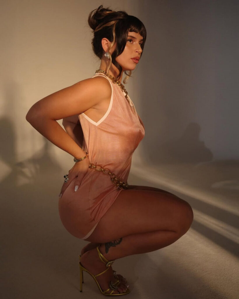 Celeb – Latina – Nathy Peluso – Nude