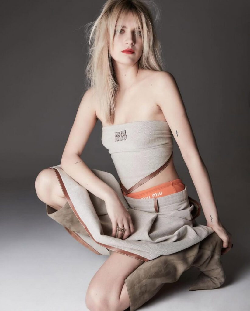 Celeb – Nell Tiger Free – Nude