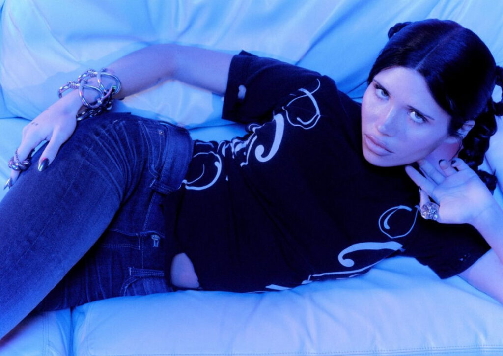 TikTok – Petite – Nessa Barrett – Nude