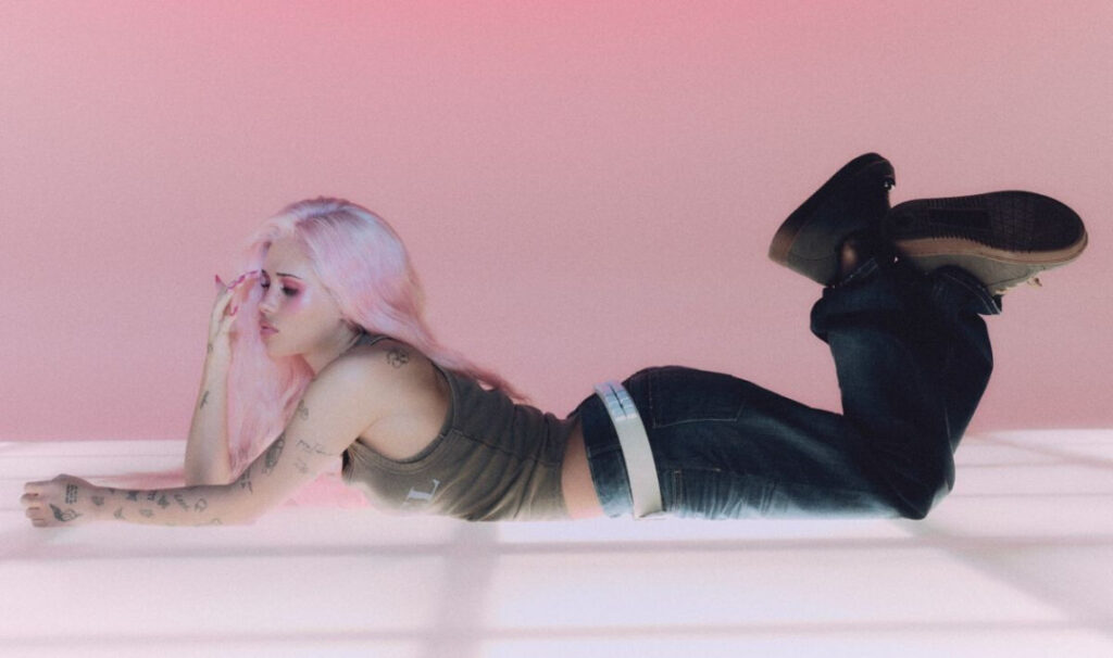 TikTok – Petite – Nessa Barrett – Nude