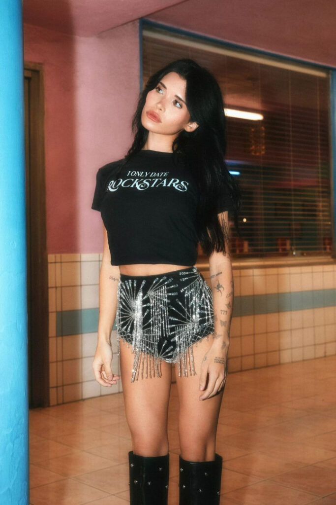 TikTok – Petite – Nessa Barrett – Nude