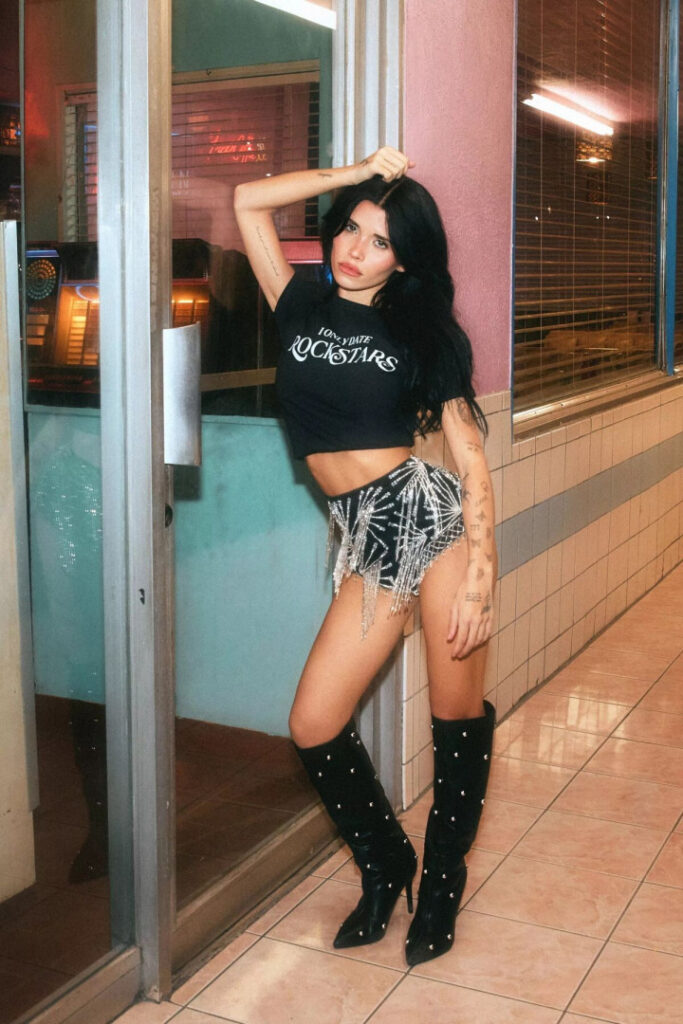 TikTok – Petite – Nessa Barrett – Nude