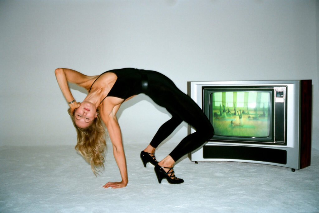 Celeb – Nikki Glaser – Nude