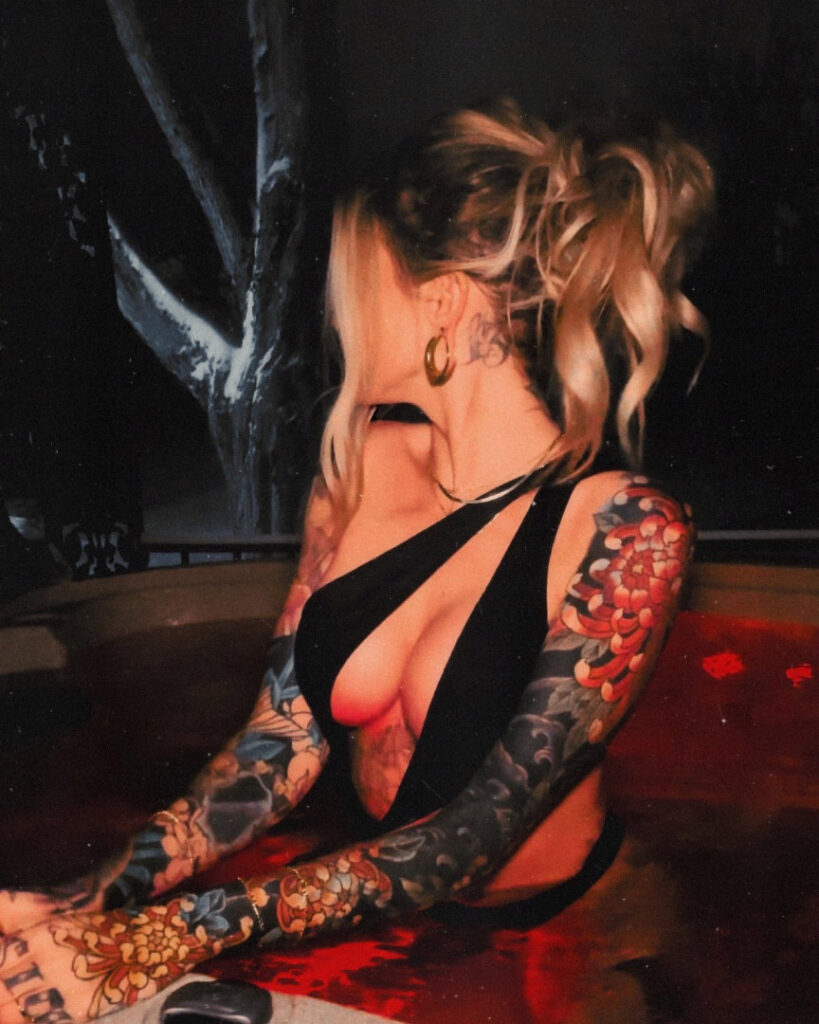 Instagram – ohioliz – Nude