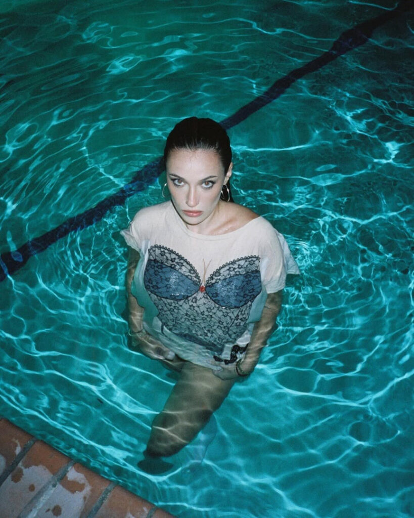 Instagram – Olivia O’Brien – Nude