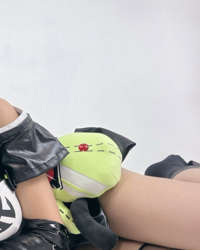 Instagram – Ko-fi – Otterother – Nude