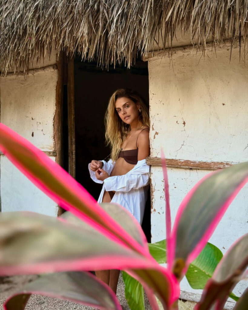 Brazil – Celeb – Paloma Bernardi – Nude Leaks