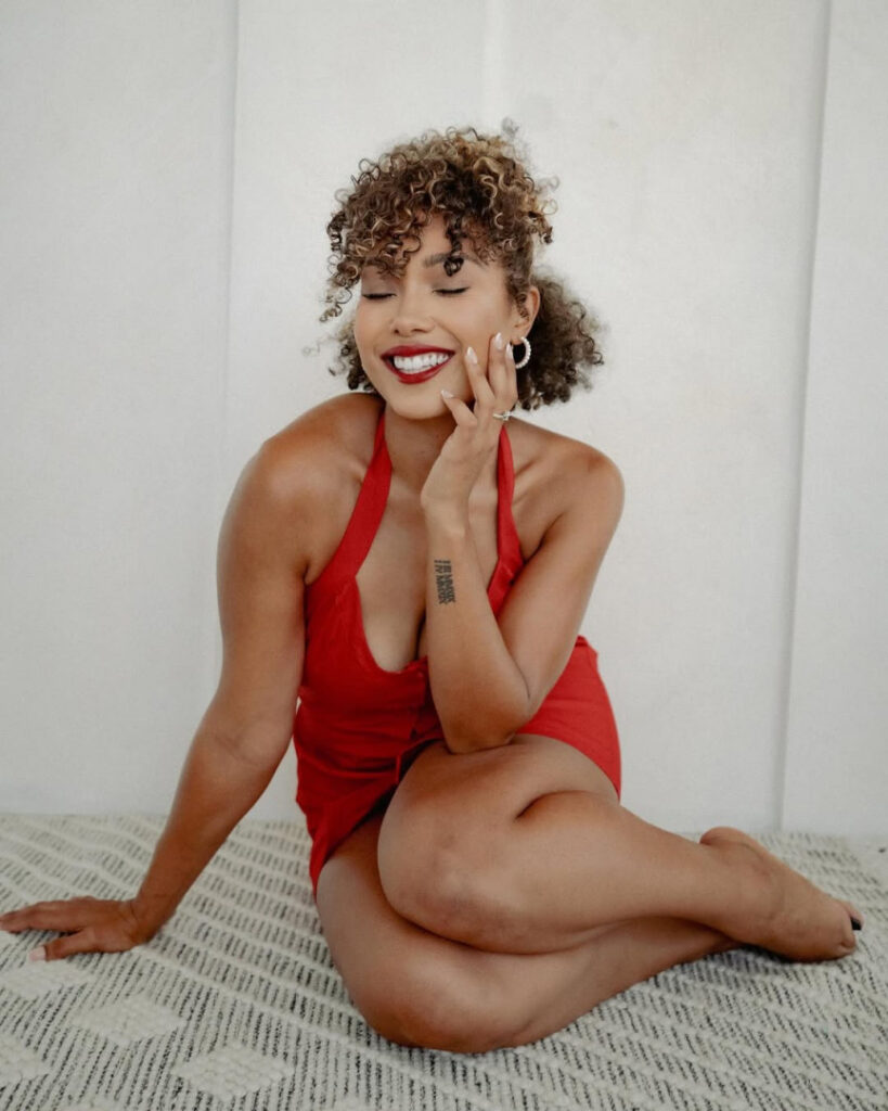 Celeb – T H I C C – Ebony – Parker McKenna Posey – Nude