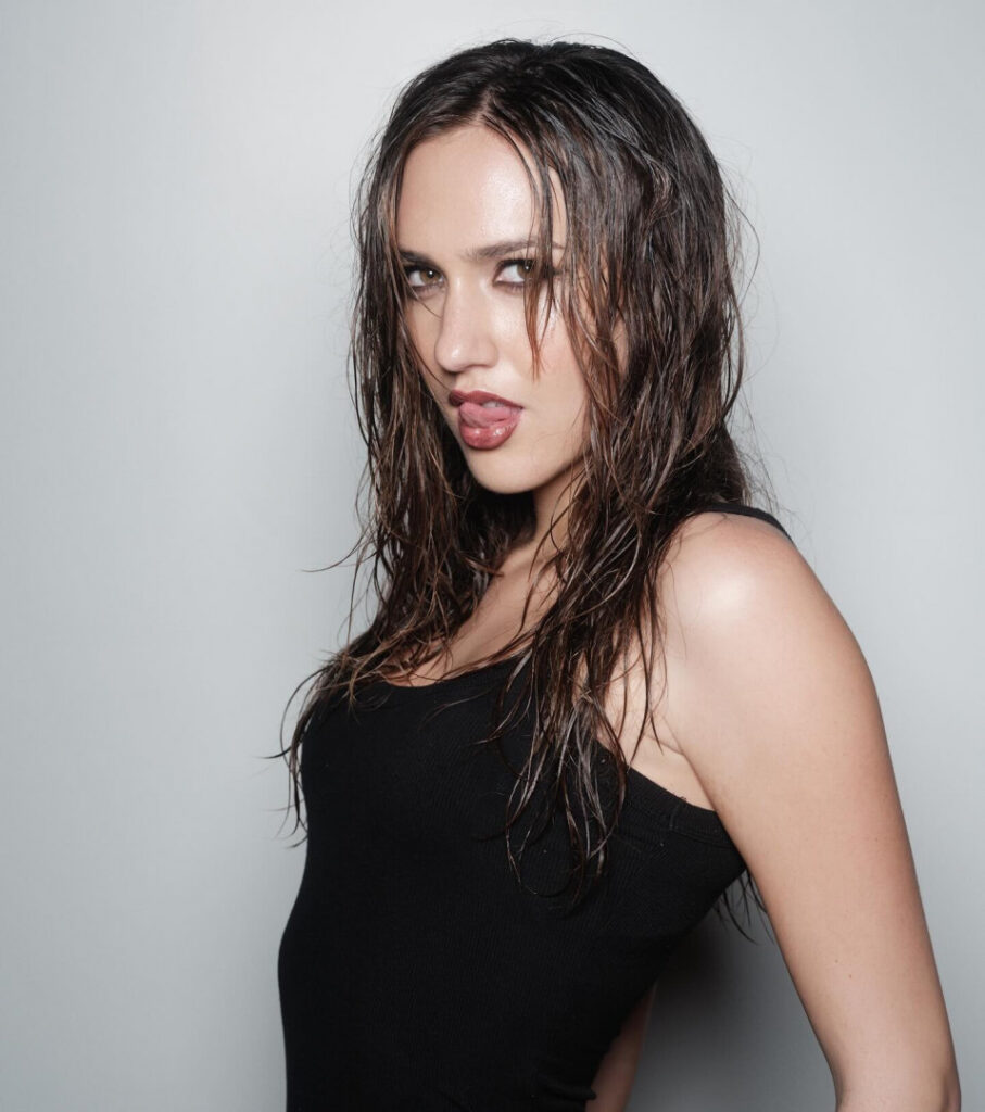 Celeb – Pilot Paisley Rose – Nude