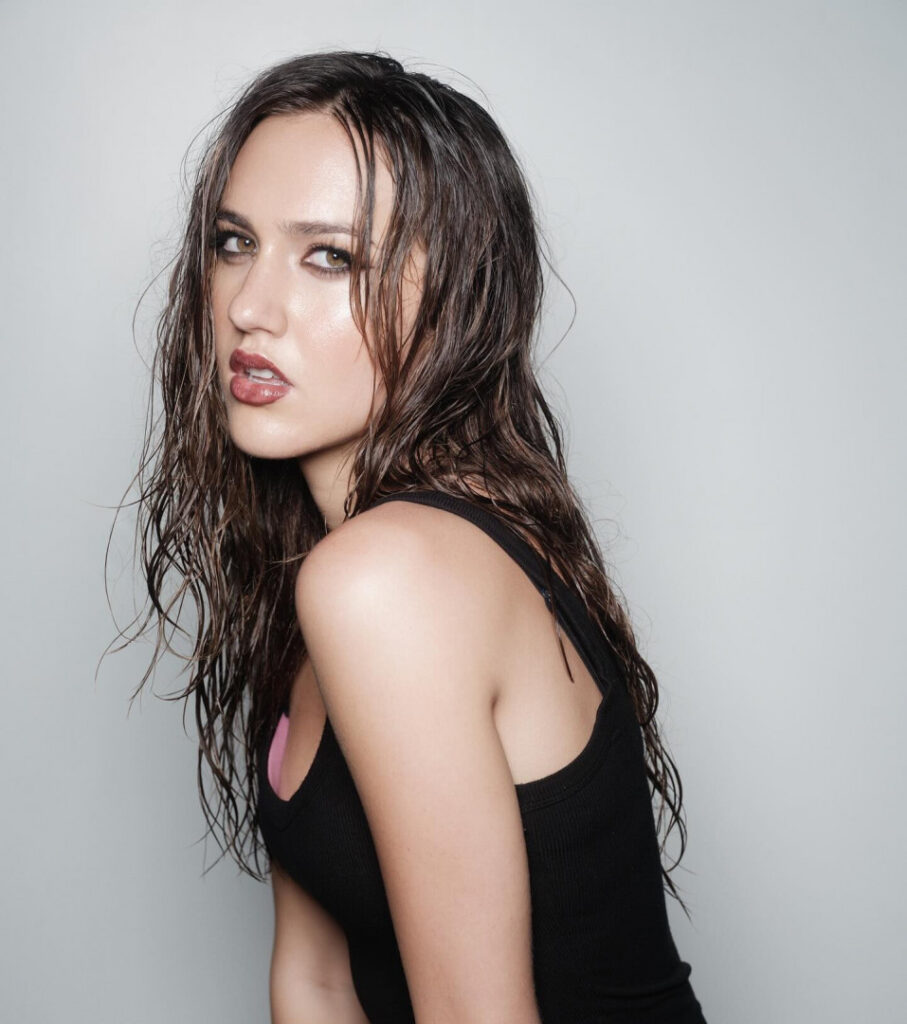 Celeb – Pilot Paisley Rose – Nude