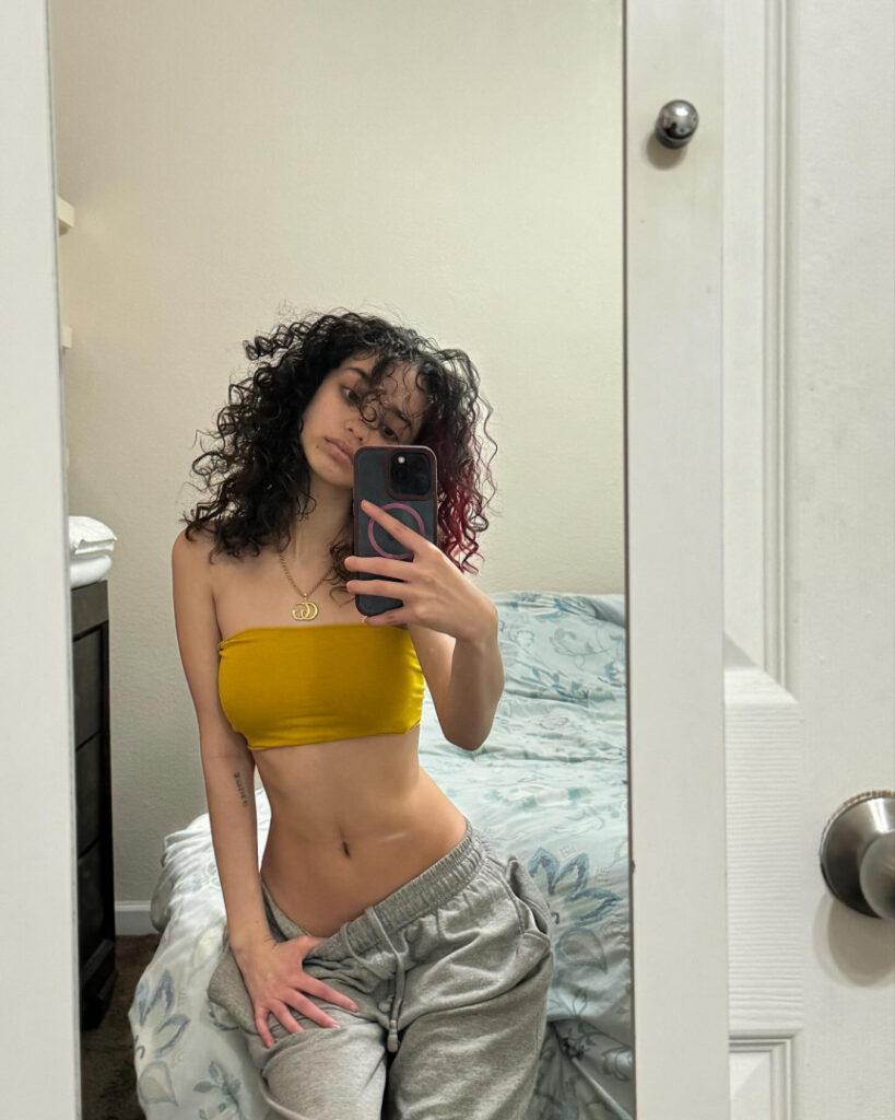 TikTok – Asian – Teen – prettyluhhangie – Nude Leaks