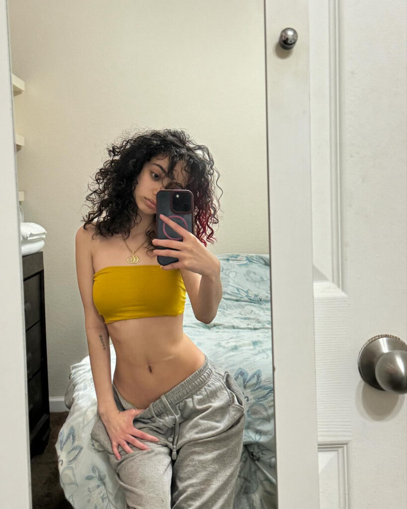 TikTok – Asian – Teen – prettyluhhangie – Nude Leaks