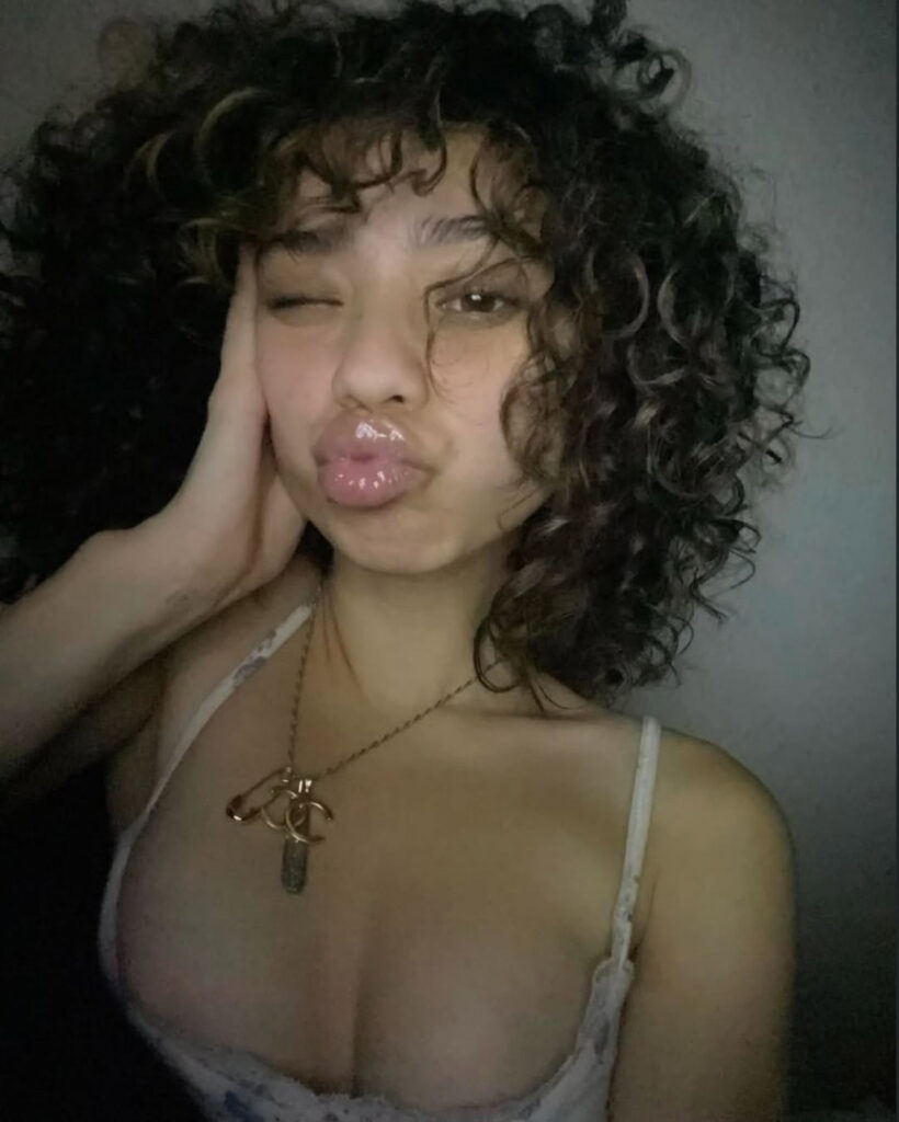 TikTok – Asian – Teen – prettyluhhangie – Nude Leaks