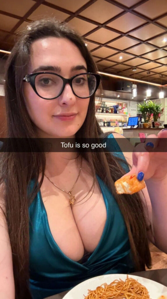 TikTok – Instagram – qveenjulia / juliaain_ – Nude