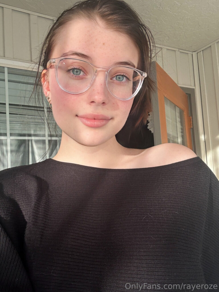 OnlyFans – Reddit – Fansly – Rayeroze – Nude