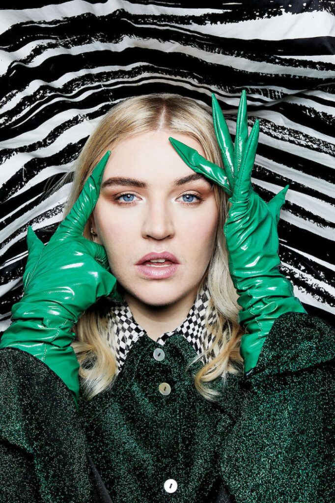 Celeb – Rebecca Lucy Taylor (Self Esteem) – Nude