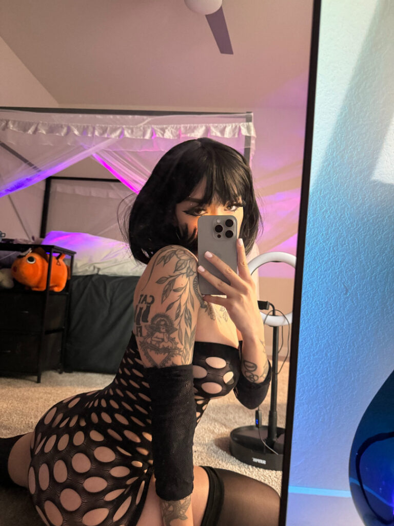 OnlyFans – TikTok – Instagram – Redroomromance / Pinkroomromance / Rozr – Nude