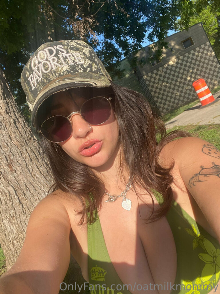 Youtube – Rocki / Oatmilkmommy – Nude Leaks