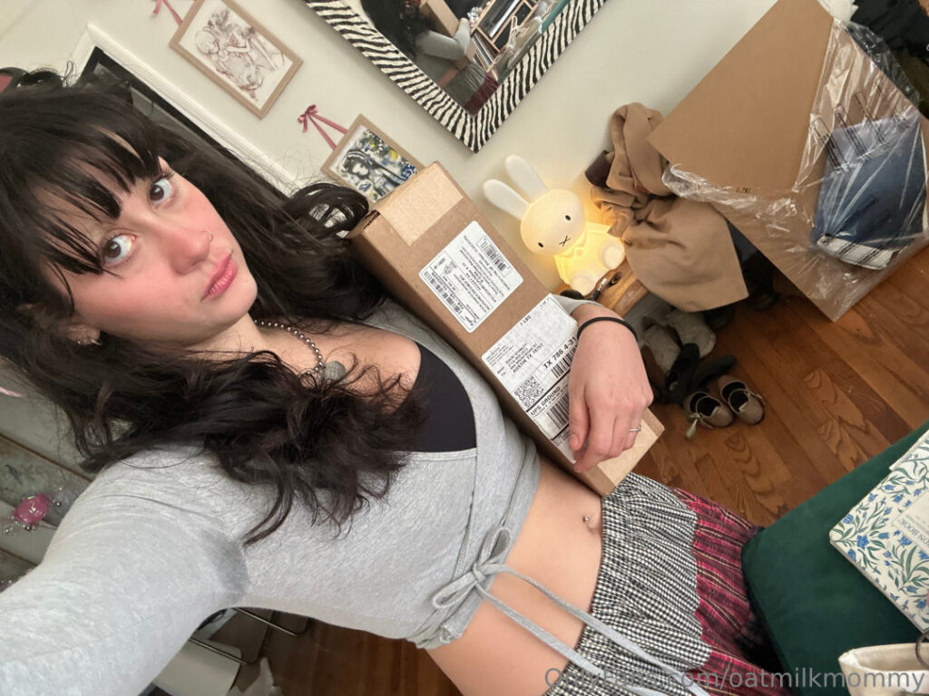 Youtube – Rocki / Oatmilkmommy – Nude Leaks