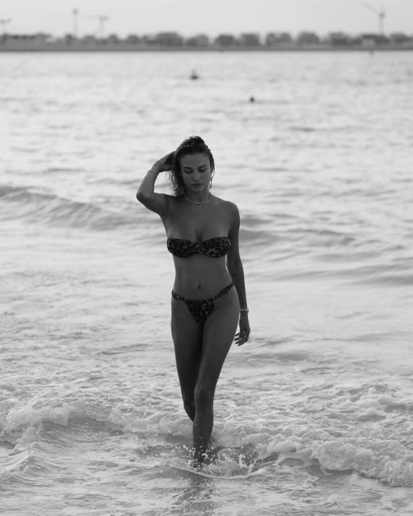 Celeb – Rose Bertram Model/SI Swimsuit – Nude