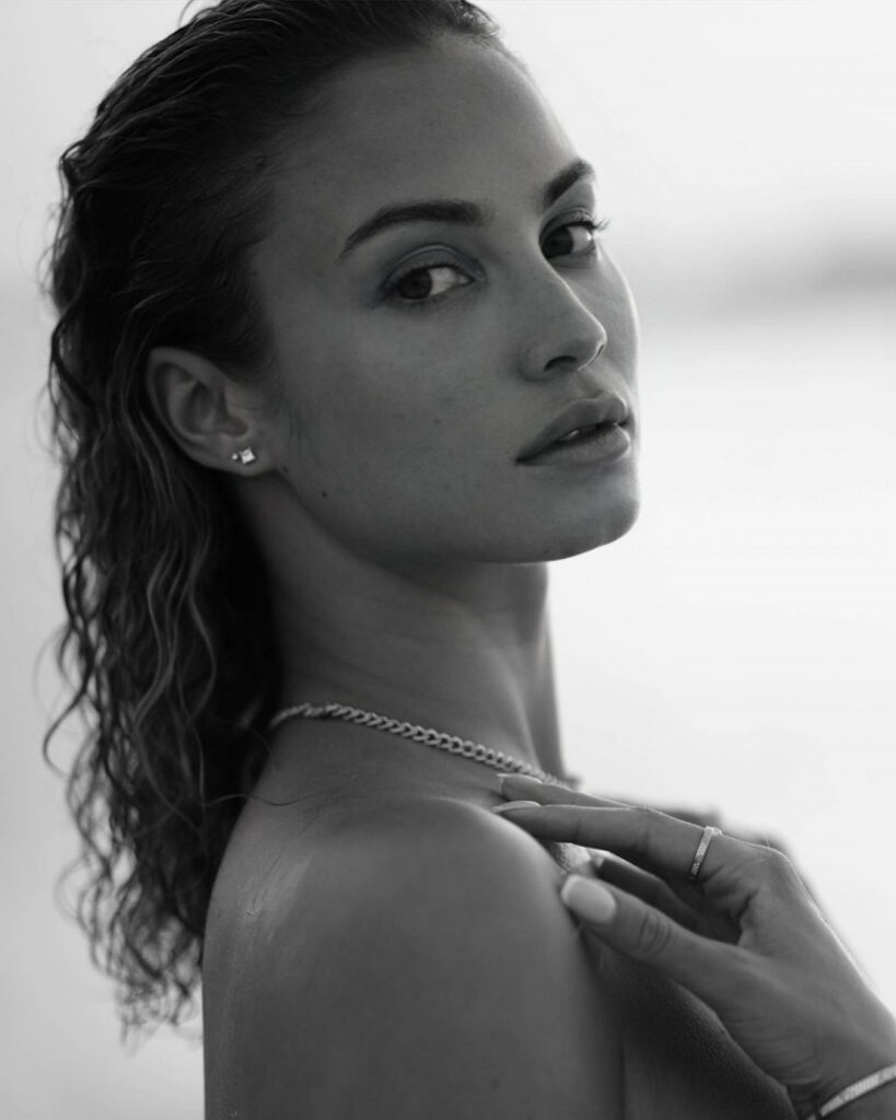 Celeb – Rose Bertram Model/SI Swimsuit – Nude