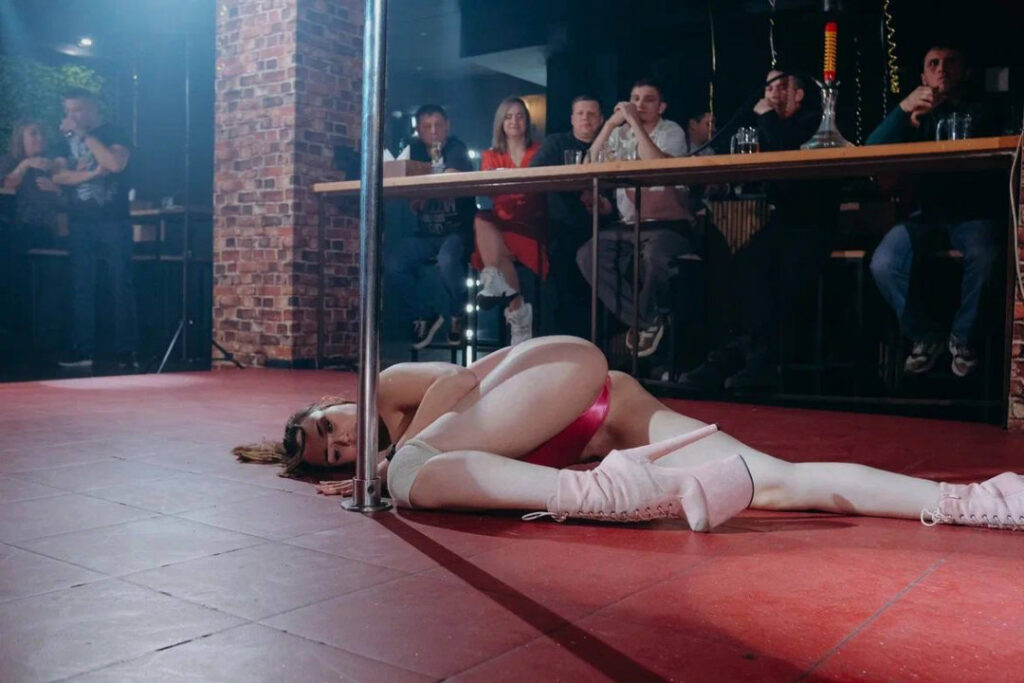 Twitch – Fansly – ROSEVNV – Nude Leaks