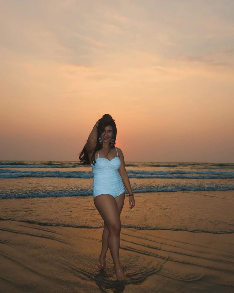 Instagram – Indian – Petite – Roshni Walia – Nude Leaks