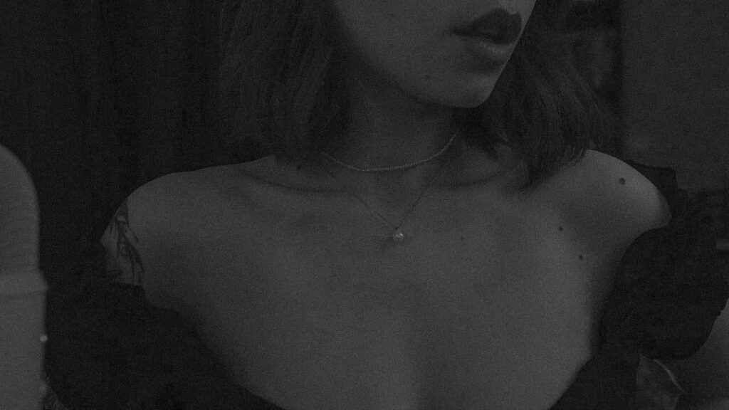 Running_with_the_wolves – Nude Leaks