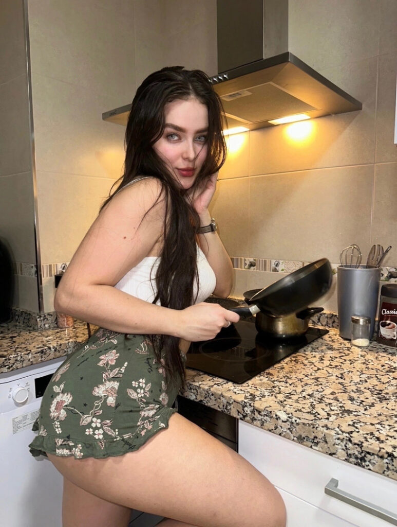 Instagram – Sabrina Salvatierra – Nude