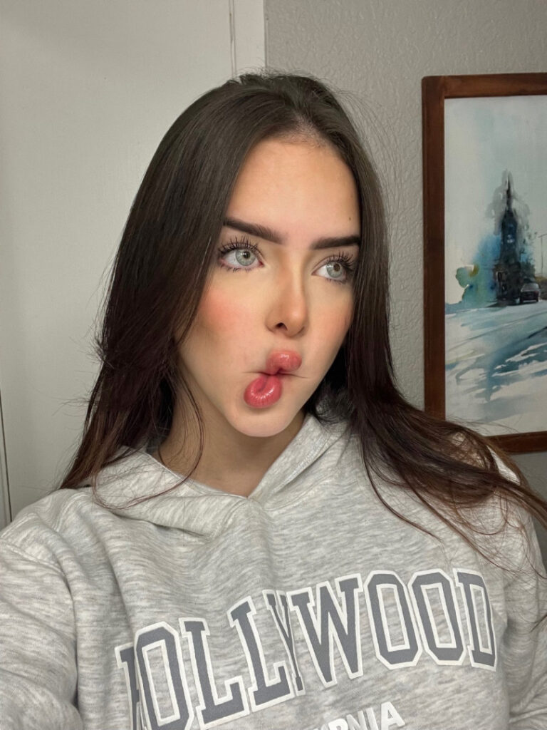 Instagram – Sabrina Salvatierra – Nude