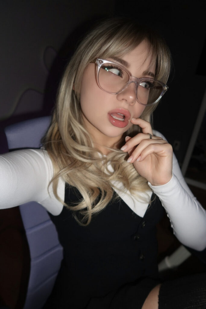 Twitch – TikTok – Cosplay – Sagemommy / Jessick / sagemommy69 / sagemommysucks – Nude