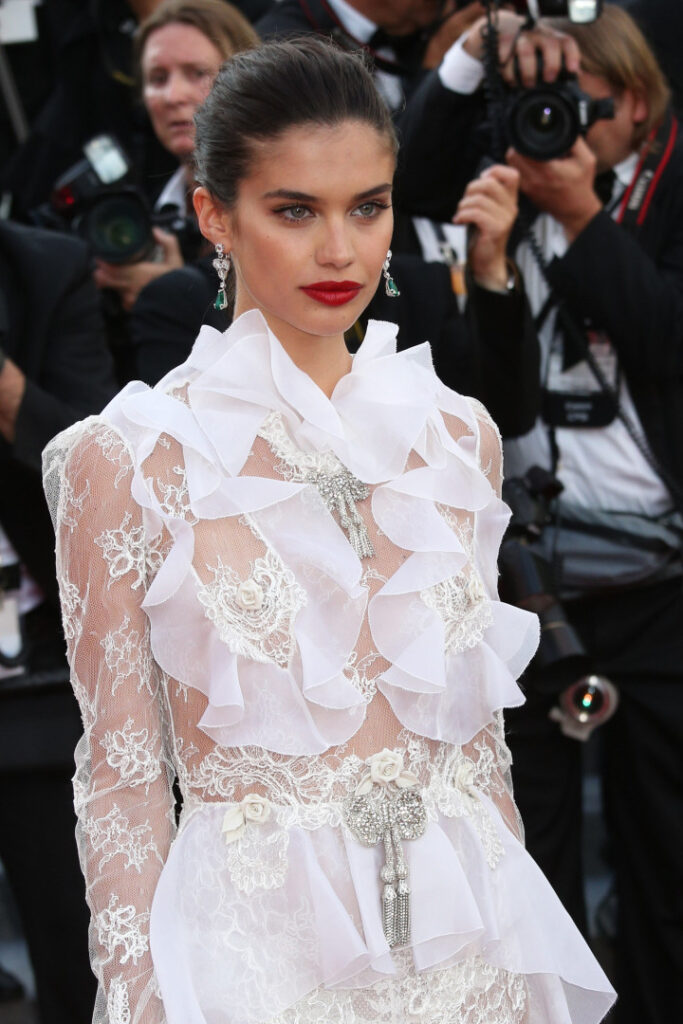 Celeb – Sara Sampaio – Nude