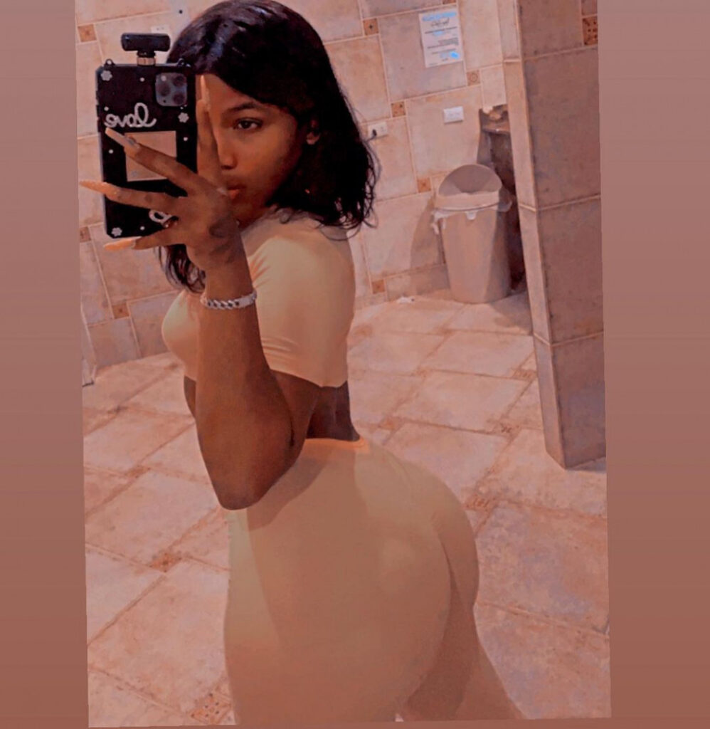 OnlyFans – T H I C C – Latina – sarabanks20 – Nude Leaks