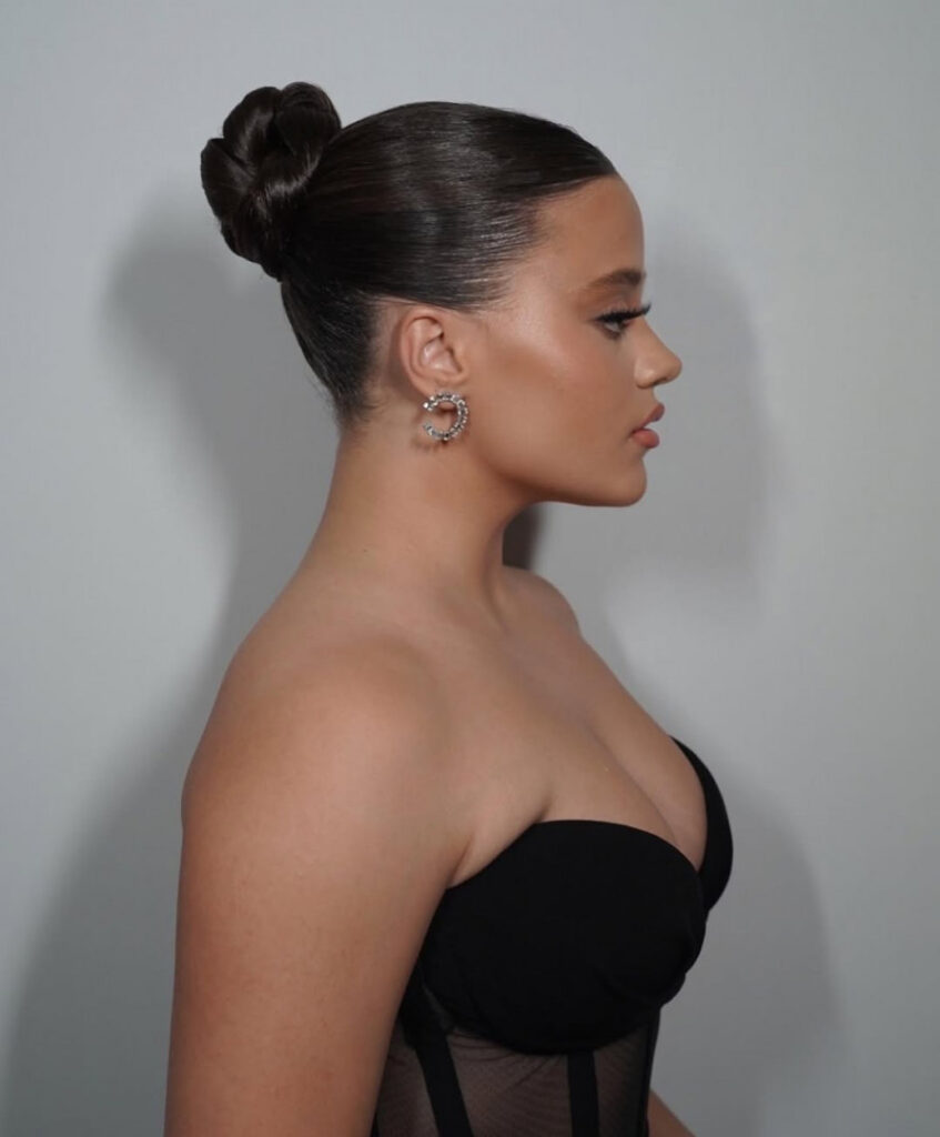 Celeb – Latina – Sarah Jeffery – Nude