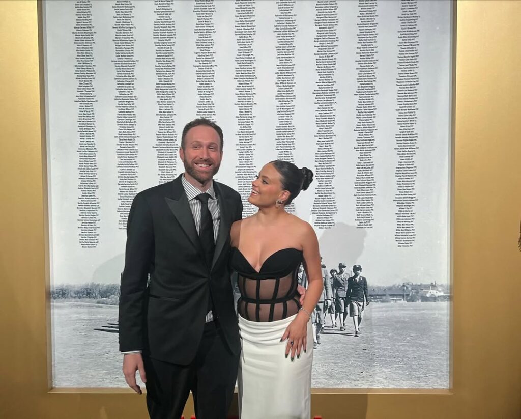 Celeb – Latina – Sarah Jeffery – Nude