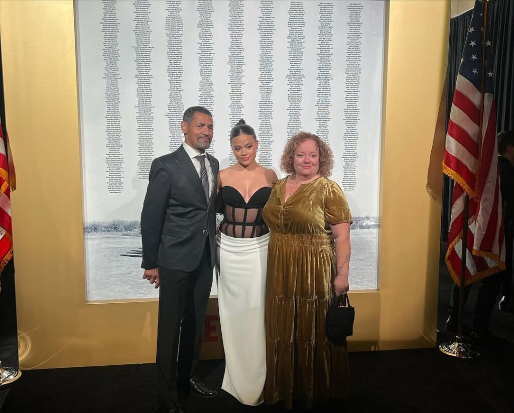 Celeb – Latina – Sarah Jeffery – Nude