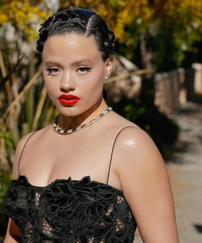 Celeb – Latina – Sarah Jeffery – Nude