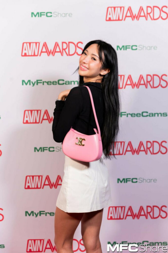 Cam Girls – Asian – SendTacoMoney / Tifa – Nude